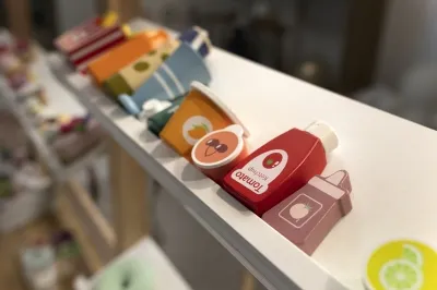 Self-adhesive photopapers